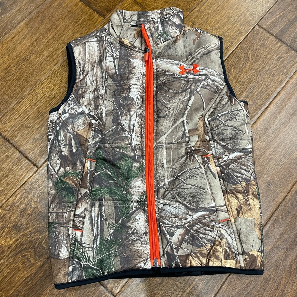 Under Armour kids camo vest. Size 5.